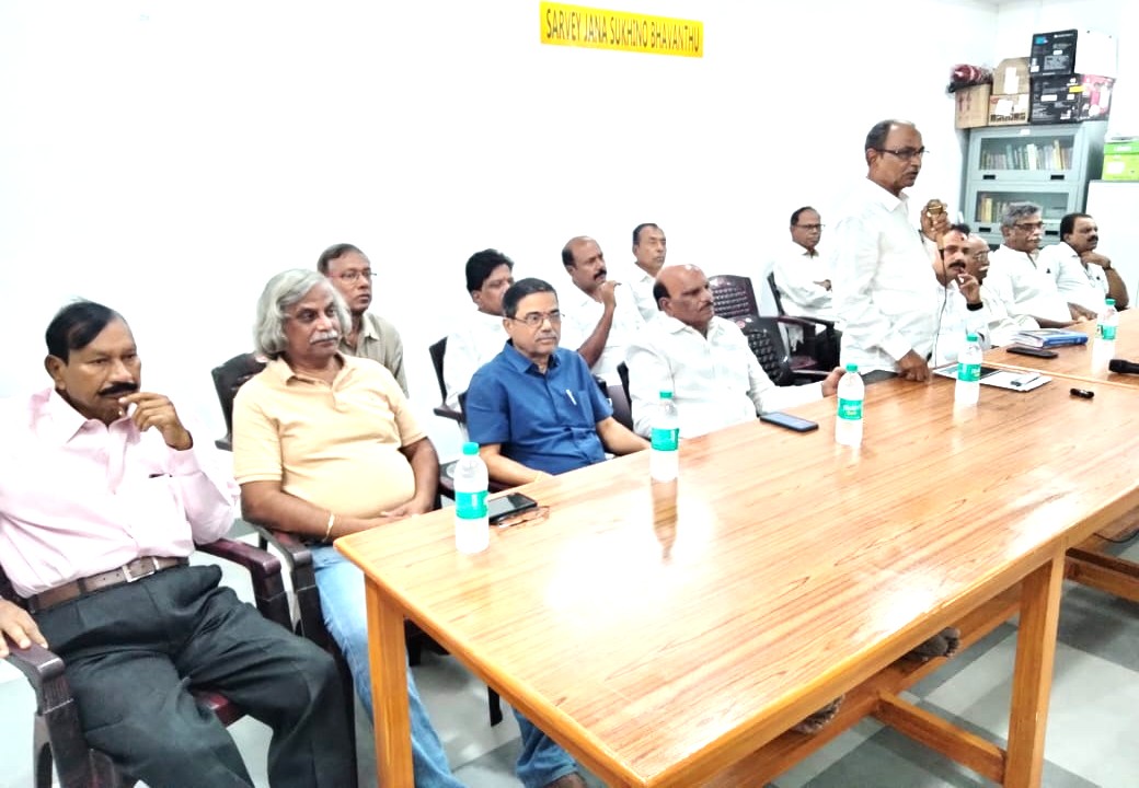 President Dr. Jayanth Kumar Garu illustrating the need of formation of association and journey of progress of association in the felicitation meeting.jpg